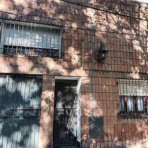 La Casa De Al Lado Con Garage !!!